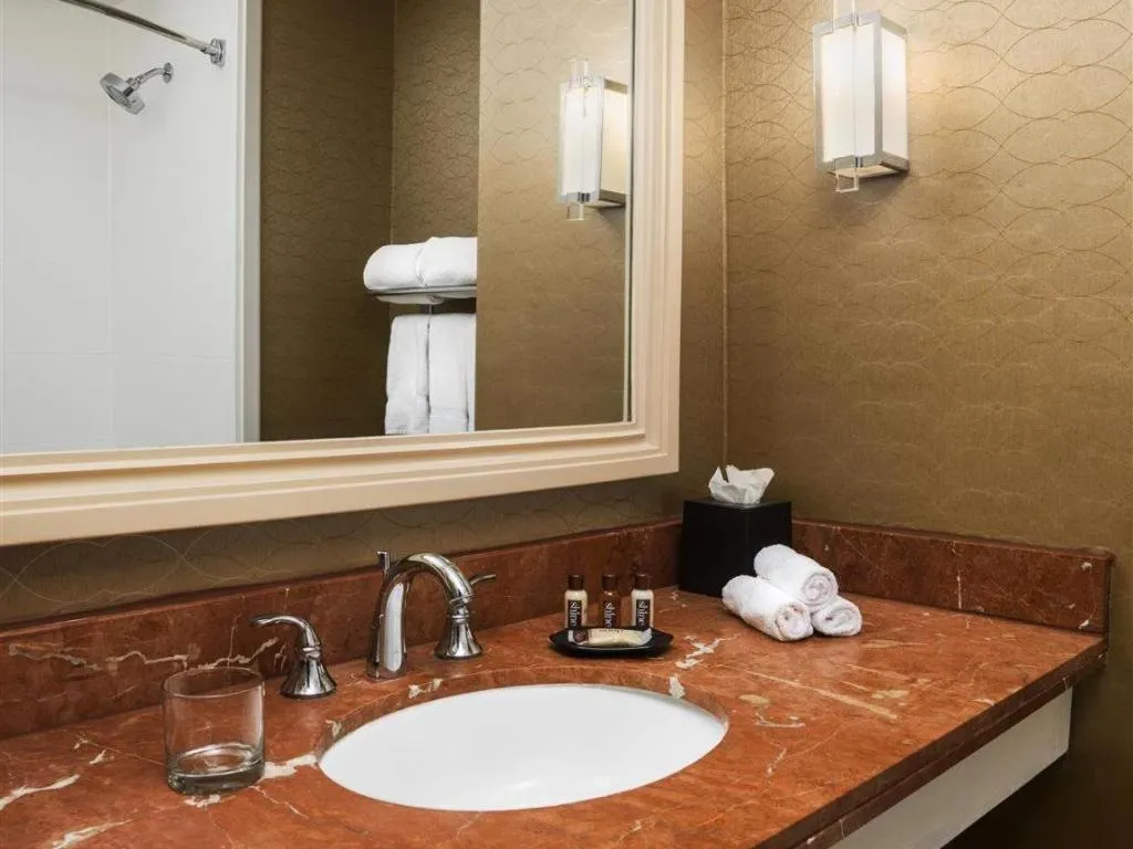 Sheraton Crescent Hotel