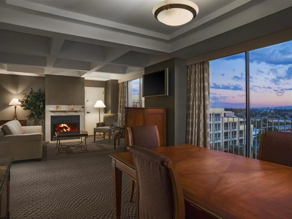 Sheraton Crescent Hotel