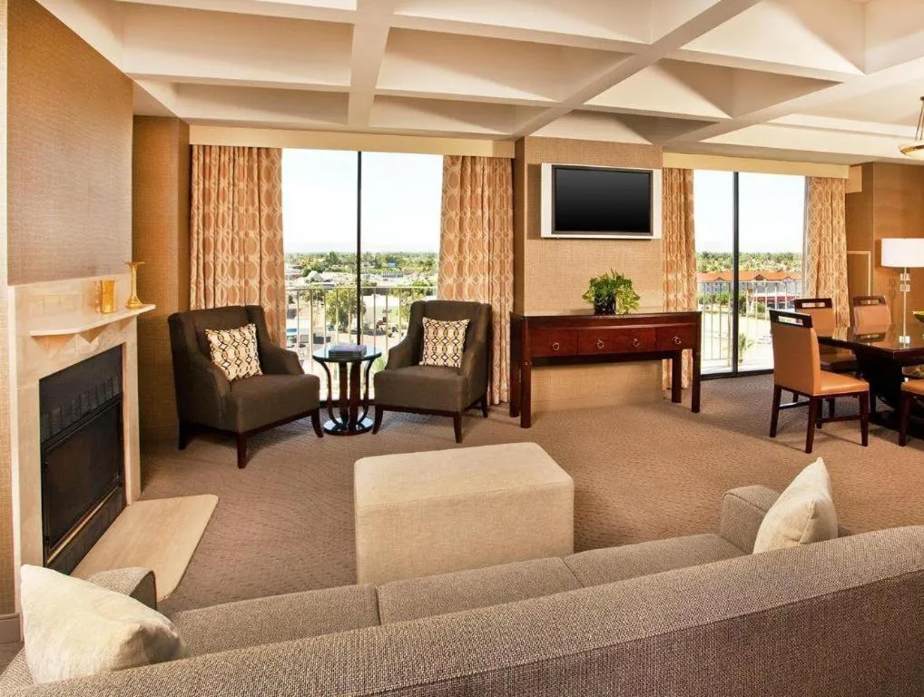 Sheraton Crescent Hotel