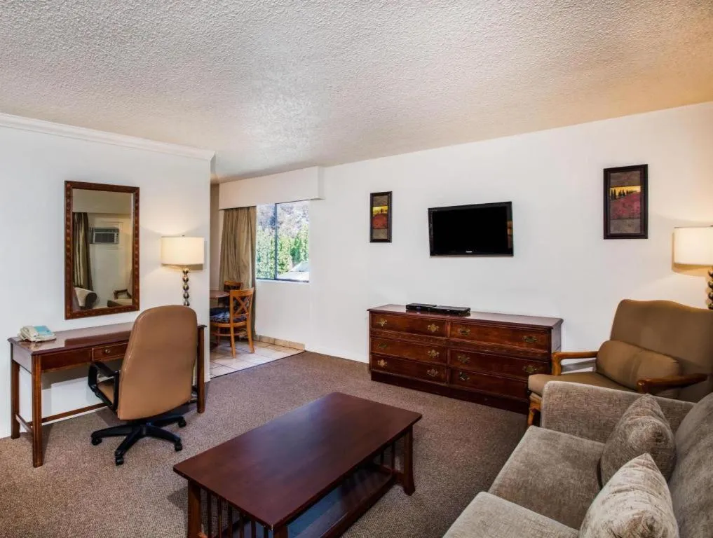 Howard Johnson Hotel by Wyndham Victoria