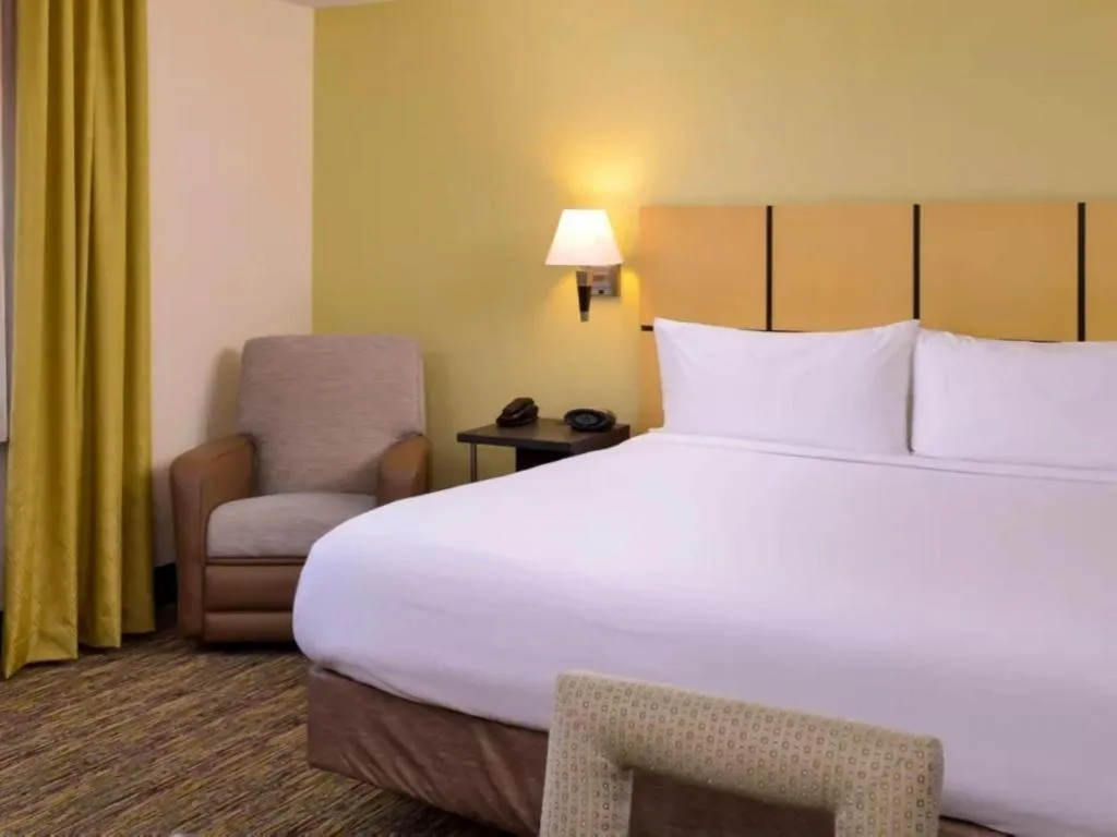 Bed in Candlewood Suites Jefferson City By IHG