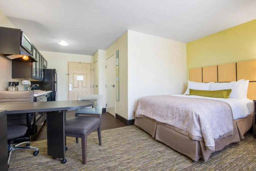 Bed in Candlewood Suites Jefferson City By IHG