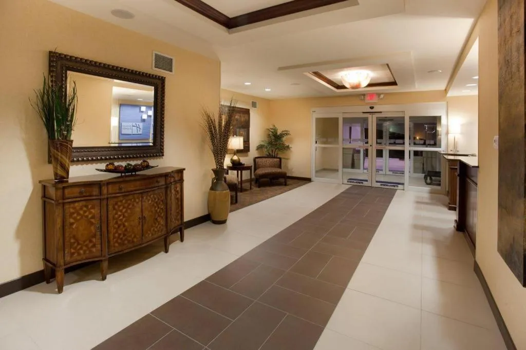 Holiday Inn Express Hotel & Suites Lamar By IHG