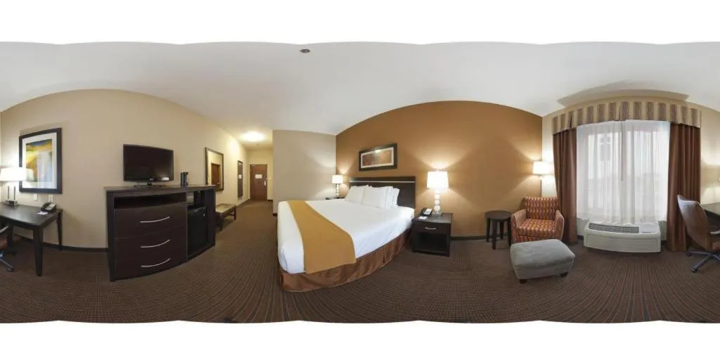 Bed in Holiday Inn Express Hotel & Suites Lamar By IHG