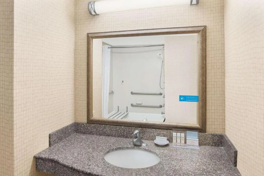 Hampton Inn & Suites Savannah-Airport