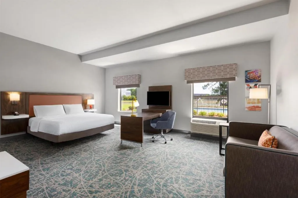 Bed in Hampton Inn & Suites Savannah-Airport