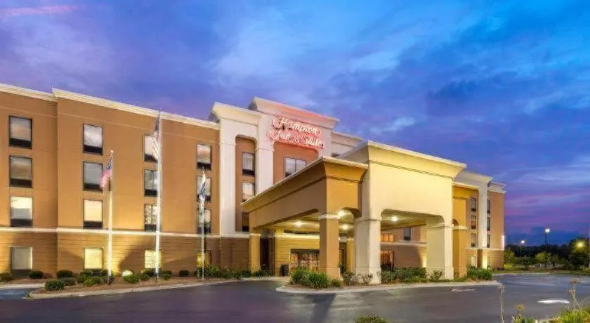 Hampton Inn & Suites Savannah-Airport