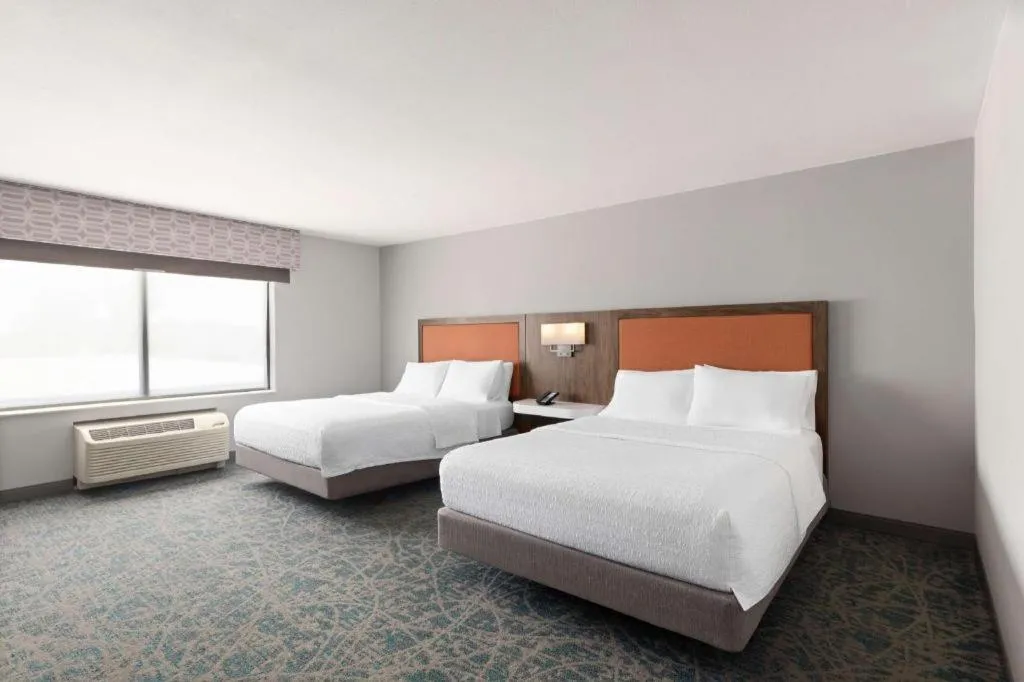 Bed in Hampton Inn & Suites Savannah-Airport