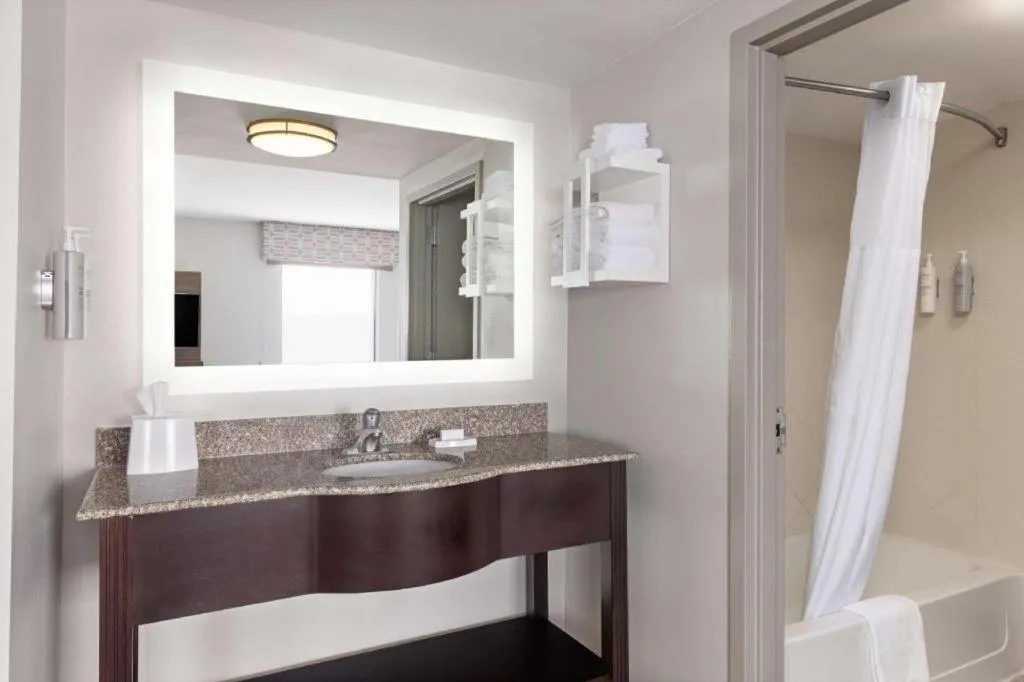 Hampton Inn & Suites Savannah-Airport