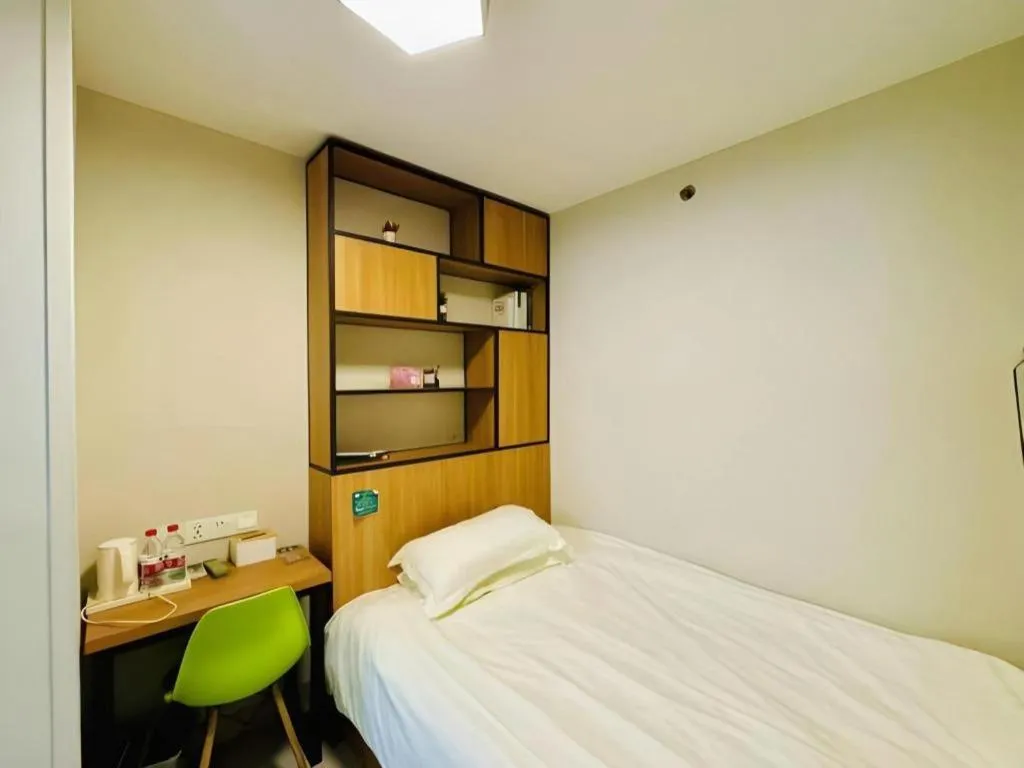 Bed in Jinjiang Inn Style Ningbo Railway Station