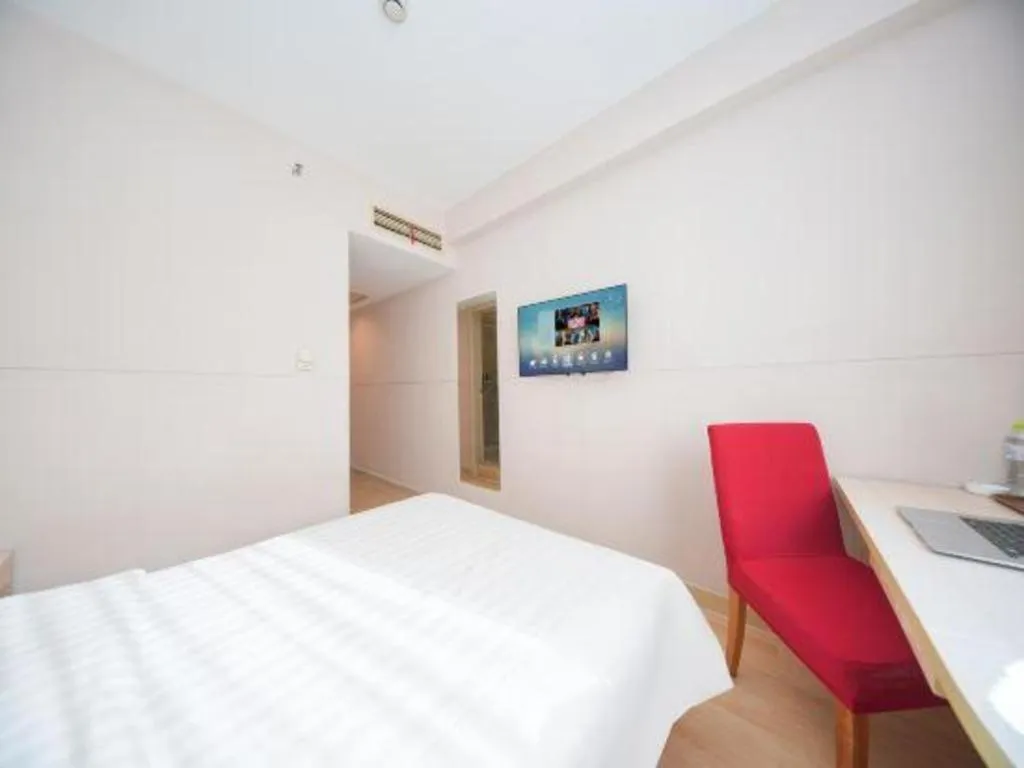 Bed in Jinjiang Inn Qingdao Hangzhou Rd.