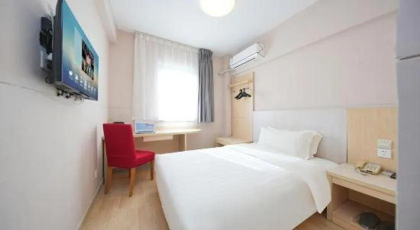 Bed in Jinjiang Inn Qingdao Hangzhou Rd.