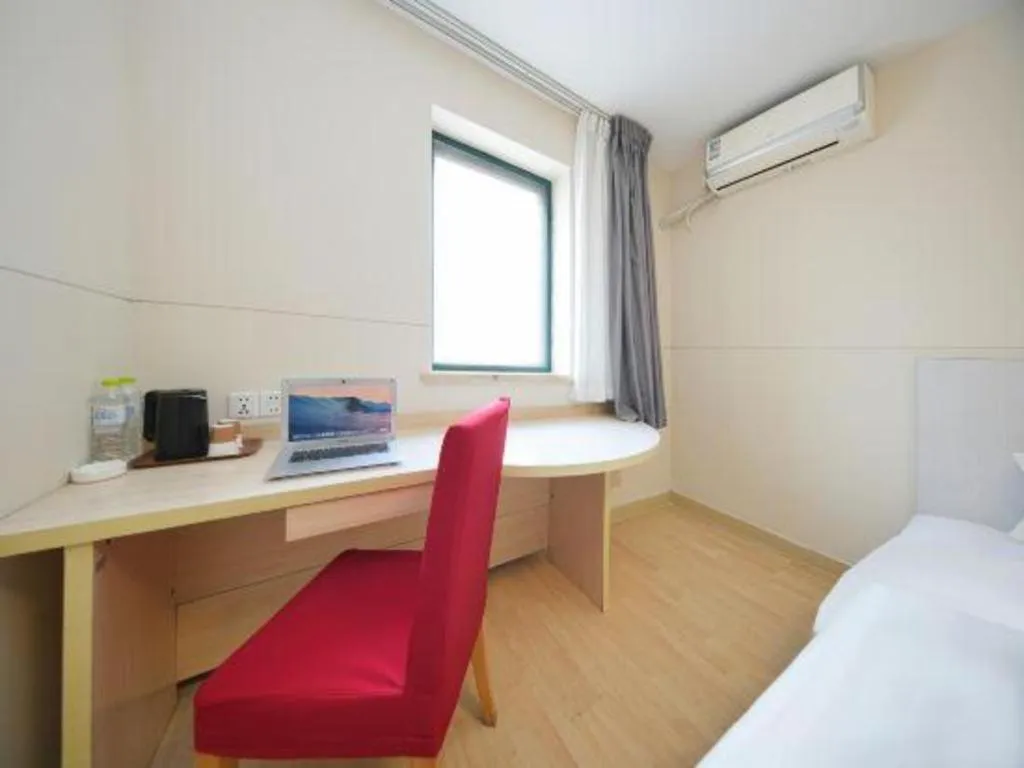 Bed in Jinjiang Inn Qingdao Hangzhou Rd.