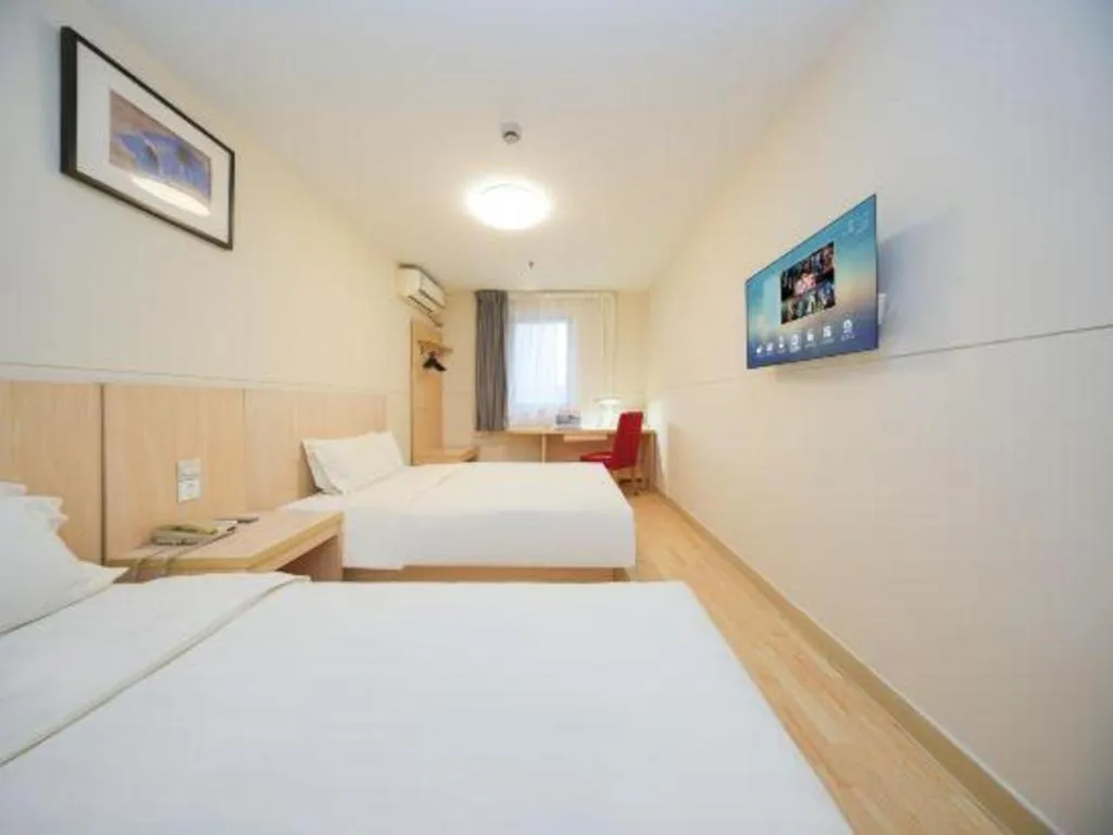 Bed in Jinjiang Inn Qingdao Hangzhou Rd.