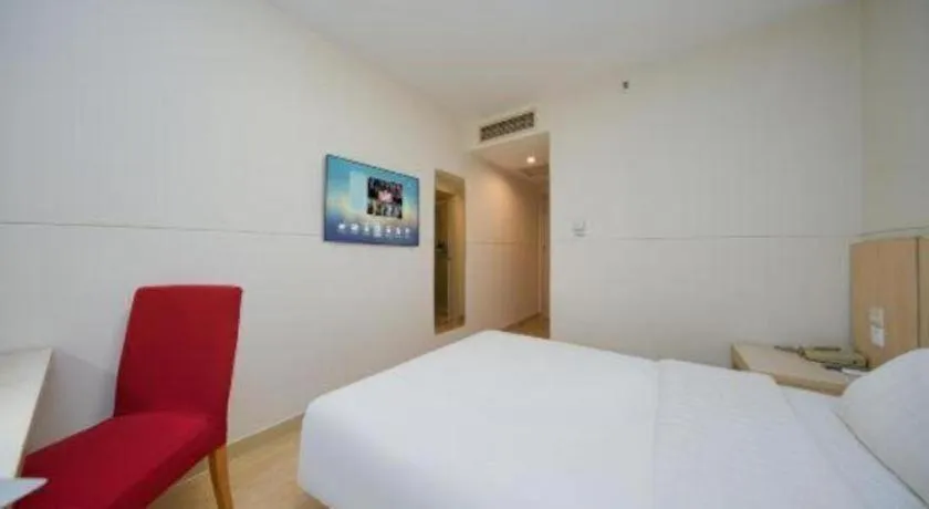 Bed in Jinjiang Inn Qingdao Hangzhou Rd.