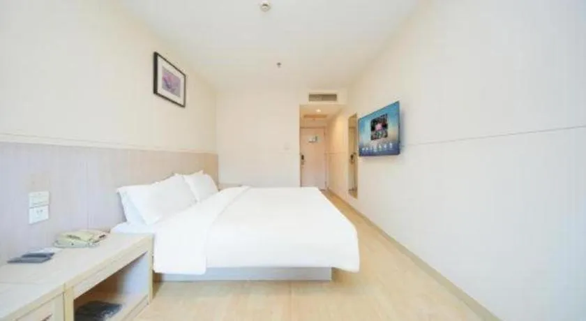 Bed in Jinjiang Inn Qingdao Hangzhou Rd.