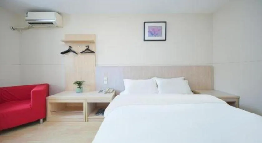 Bed in Jinjiang Inn Qingdao Hangzhou Rd.