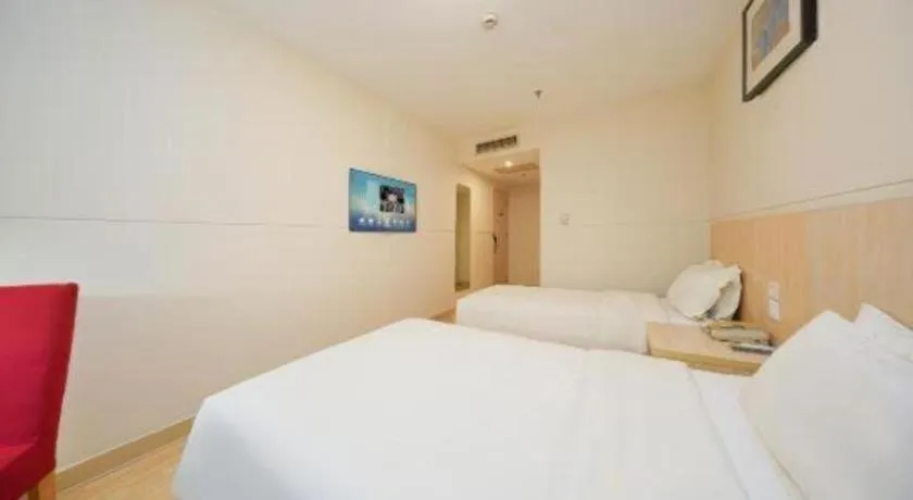 Bed in Jinjiang Inn Qingdao Hangzhou Rd.