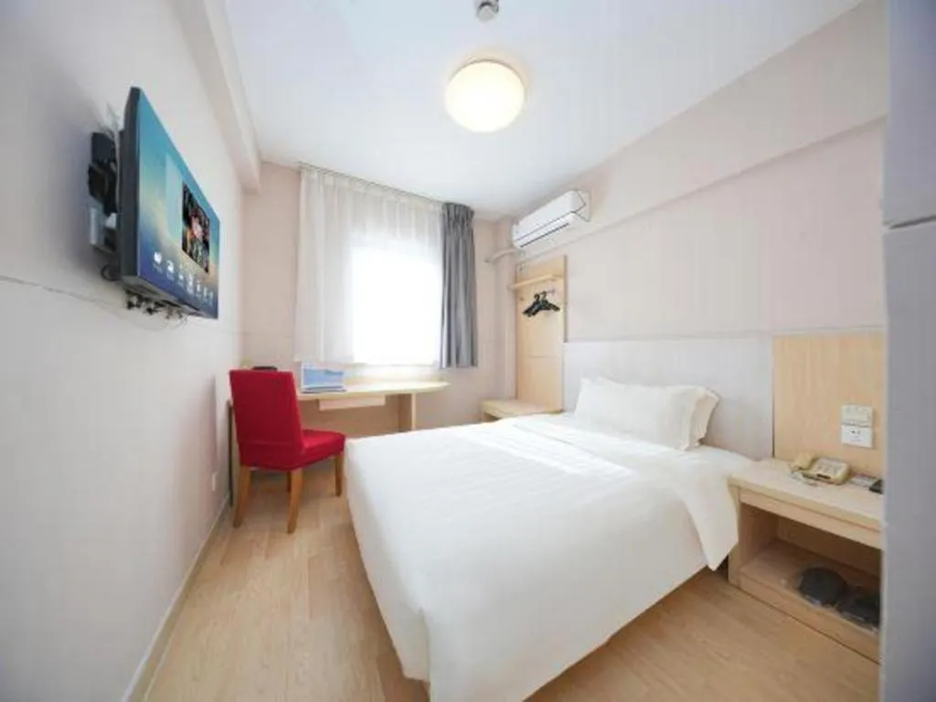 Bed in Jinjiang Inn Qingdao Hangzhou Rd.