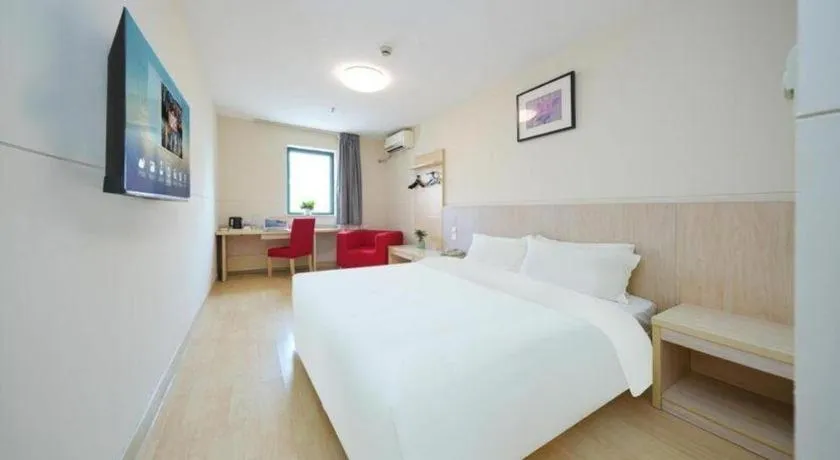 Bed in Jinjiang Inn Qingdao Hangzhou Rd.