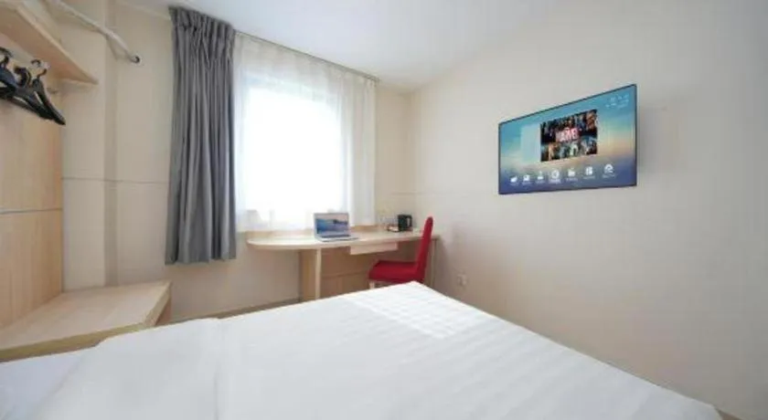 Bed in Jinjiang Inn Qingdao Hangzhou Rd.