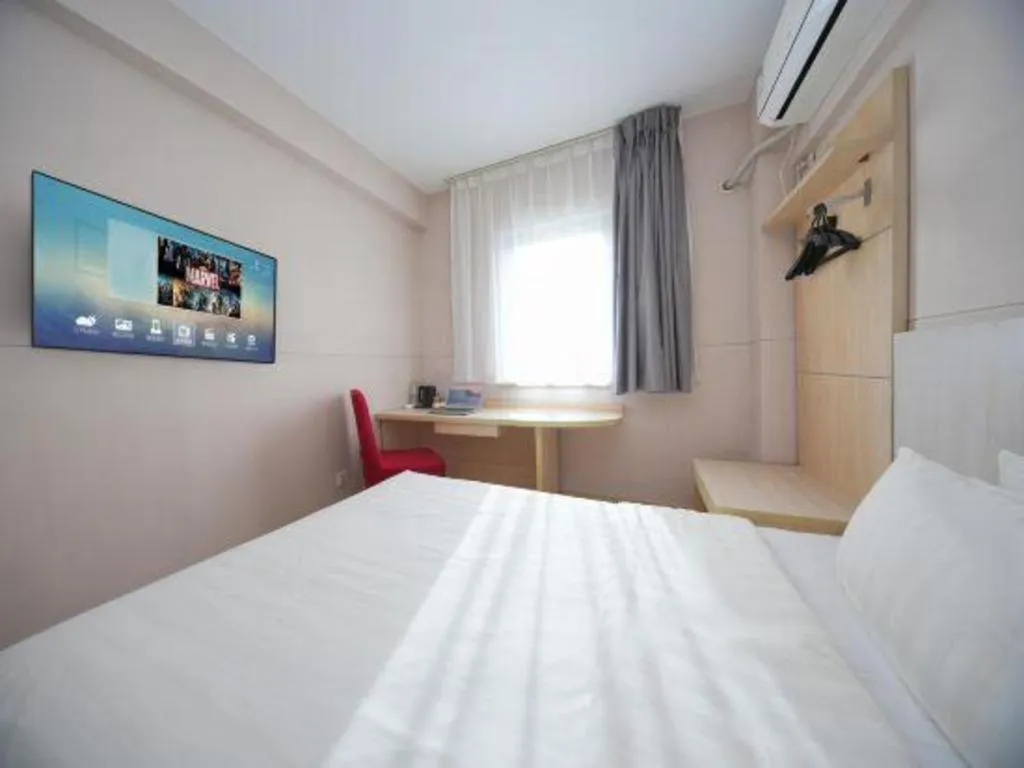 Bed in Jinjiang Inn Qingdao Hangzhou Rd.