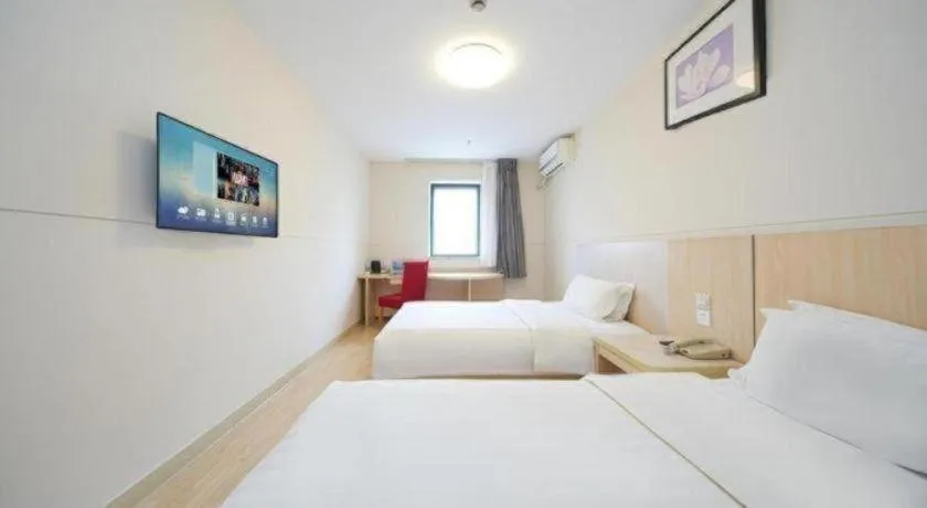 Bed in Jinjiang Inn Qingdao Hangzhou Rd.