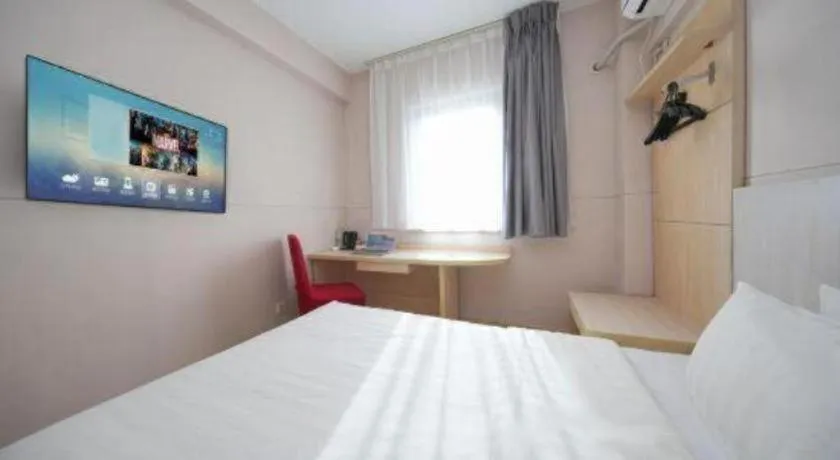 Bed in Jinjiang Inn Qingdao Hangzhou Rd.