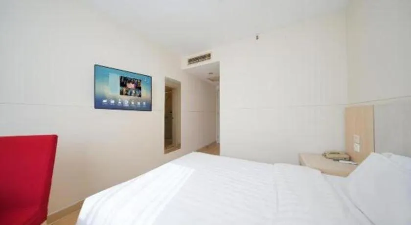 Bed in Jinjiang Inn Qingdao Hangzhou Rd.