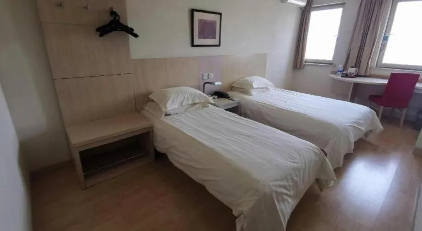 Bed in Jinjiang Inn Tianjin Station Jinwan Square