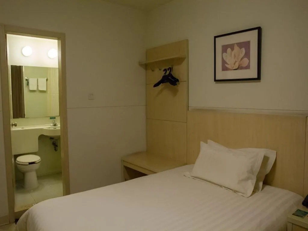 Bed in Jinjiang Inn Shanghai Songjiang University Town