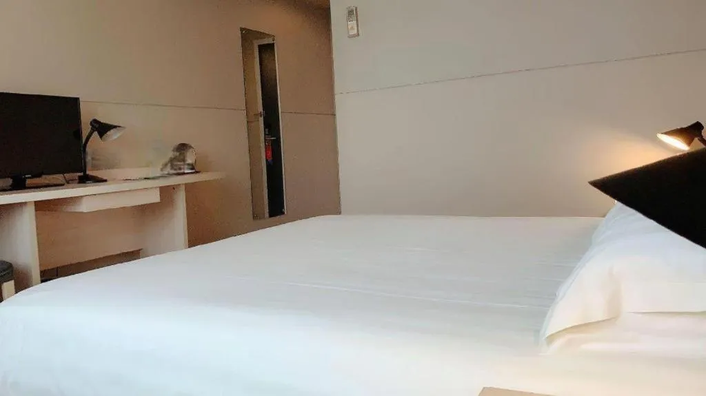 Bed in Jinjiang Inn Shanghai Songjiang University Town