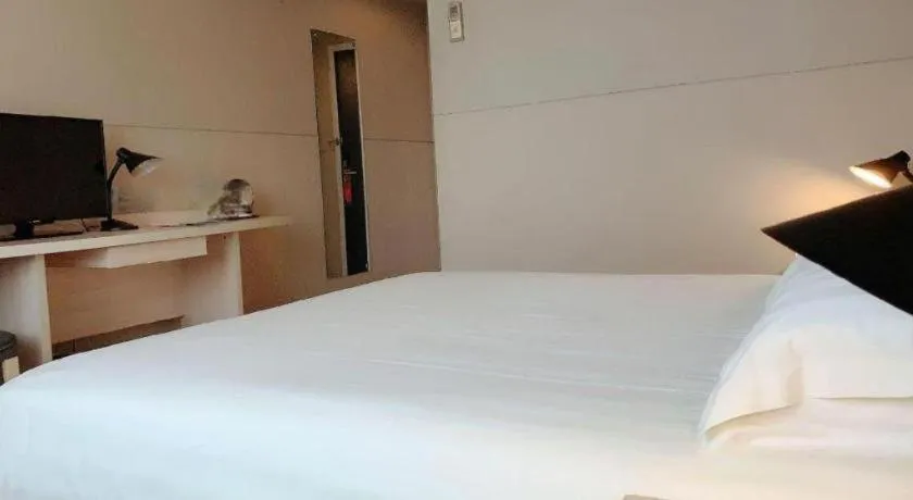 Bed in Jinjiang Inn Shanghai Songjiang University Town