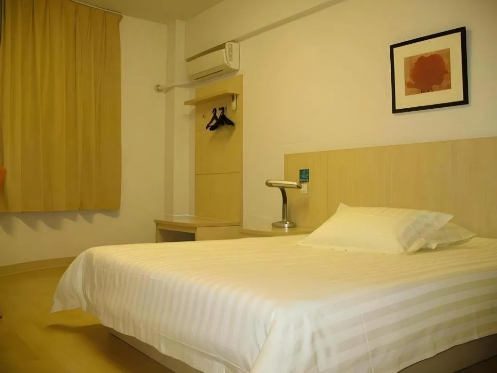 Bed in Jinjiang Inn Shanghai Songjiang University Town