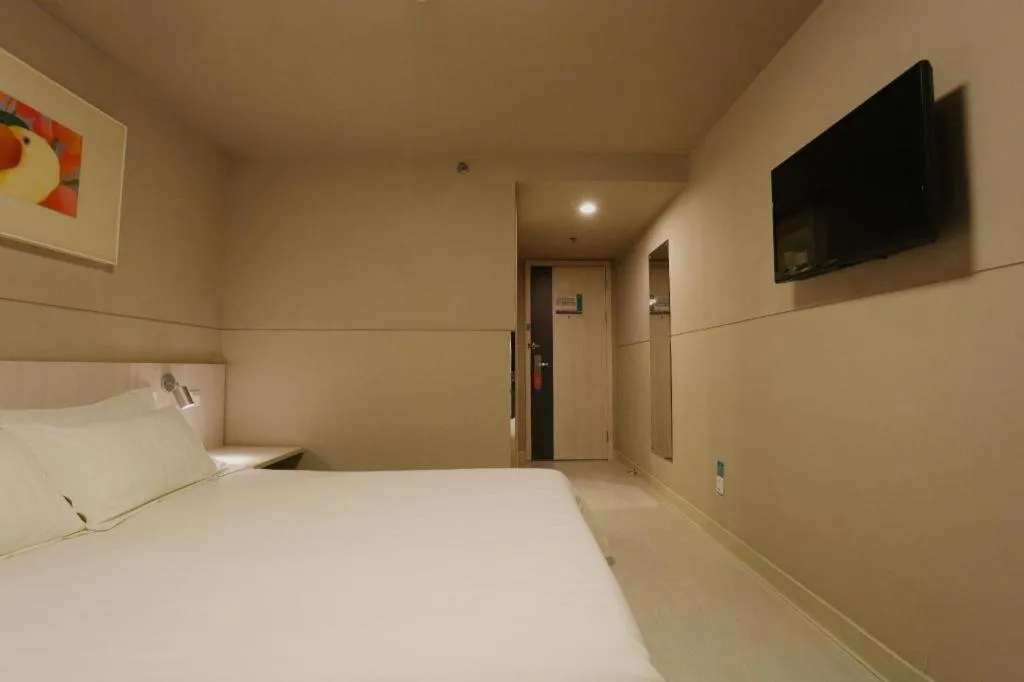 Bed in Jinjiang Inn Wuhan Hanjiang Road Metro Station Jiangtan Pedestrian Street
