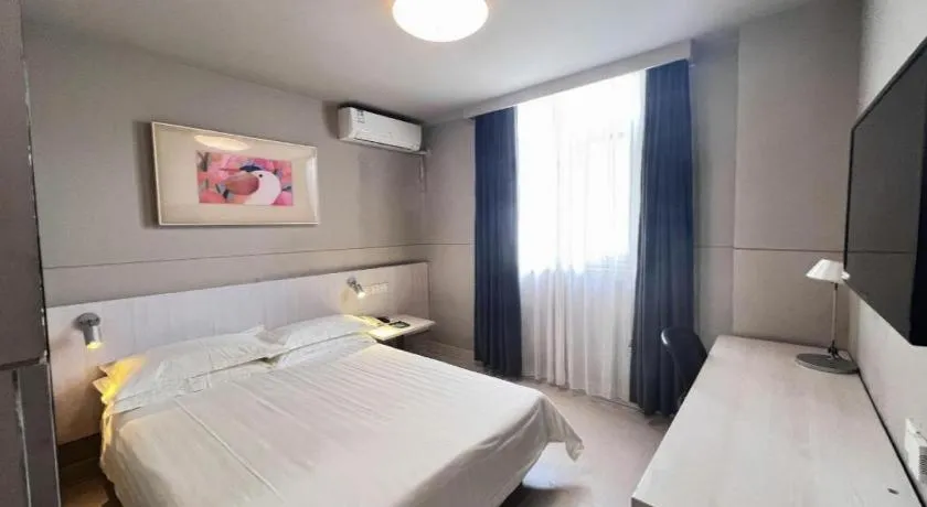 Bed in Jinjiang Inn Wuhan Hanjiang Road Metro Station Jiangtan Pedestrian Street
