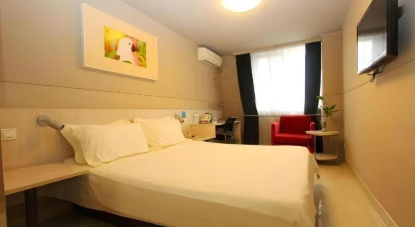 Bed in Jinjiang Inn Wuhan Hanjiang Road Metro Station Jiangtan Pedestrian Street