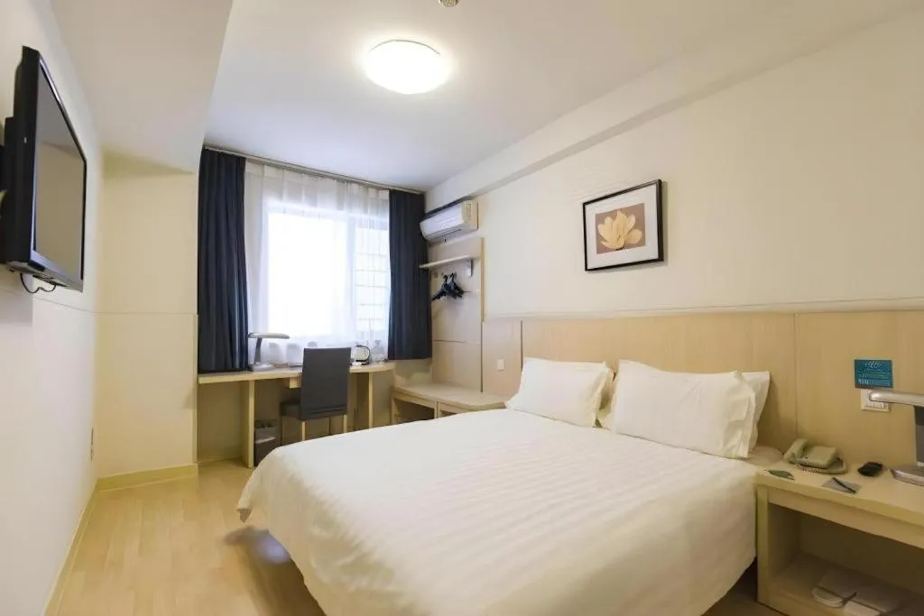 Bed in Jinjiang Inn Wuhan Hanjiang Road Metro Station Jiangtan Pedestrian Street