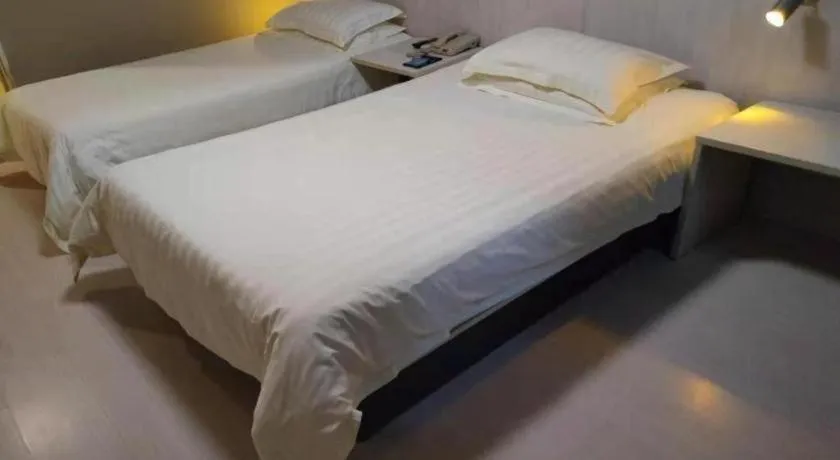 Bed in Jinjiang Inn Wuhan Hanjiang Road Metro Station Jiangtan Pedestrian Street