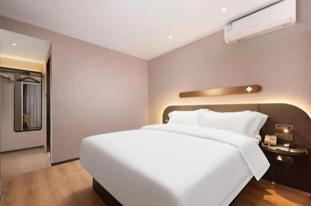 Bed in Jinjiang Inn Wuhan Hanjiang Road Metro Station Jiangtan Pedestrian Street