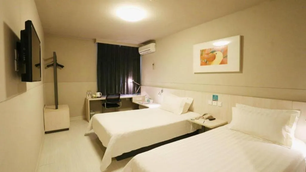 Bed in Jinjiang Inn Wuhan Hanjiang Road Metro Station Jiangtan Pedestrian Street