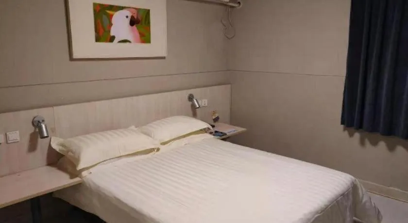 Bed in Jinjiang Inn Wuhan Hanjiang Road Metro Station Jiangtan Pedestrian Street