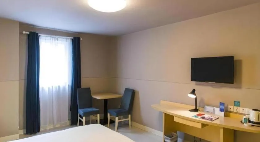 Bed in Jinjiang Inn Wuhan Hanjiang Road Metro Station Jiangtan Pedestrian Street