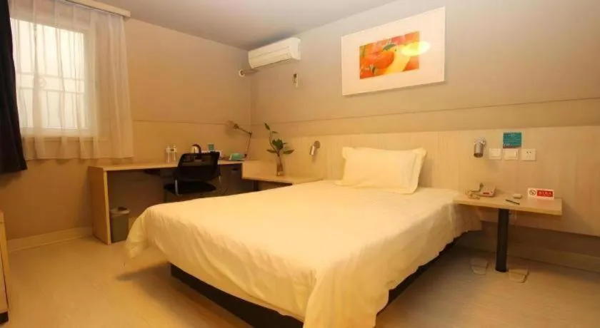 Bed in Jinjiang Inn Wuhan Hanjiang Road Metro Station Jiangtan Pedestrian Street