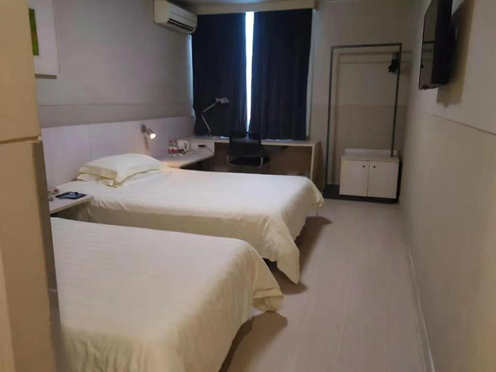 Bed in Jinjiang Inn Wuhan Hanjiang Road Metro Station Jiangtan Pedestrian Street
