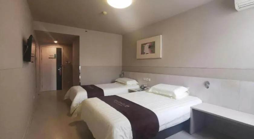 Bed in Jinjiang Inn Wuhan Hanjiang Road Metro Station Jiangtan Pedestrian Street