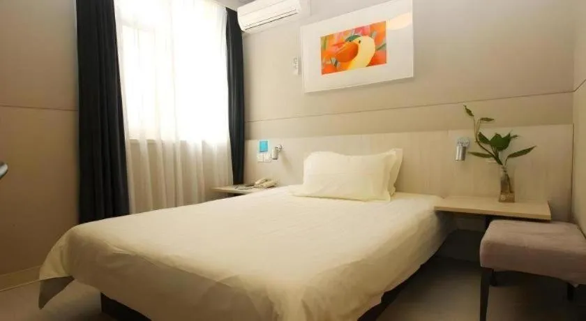 Bed in Jinjiang Inn Wuhan Hanjiang Road Metro Station Jiangtan Pedestrian Street