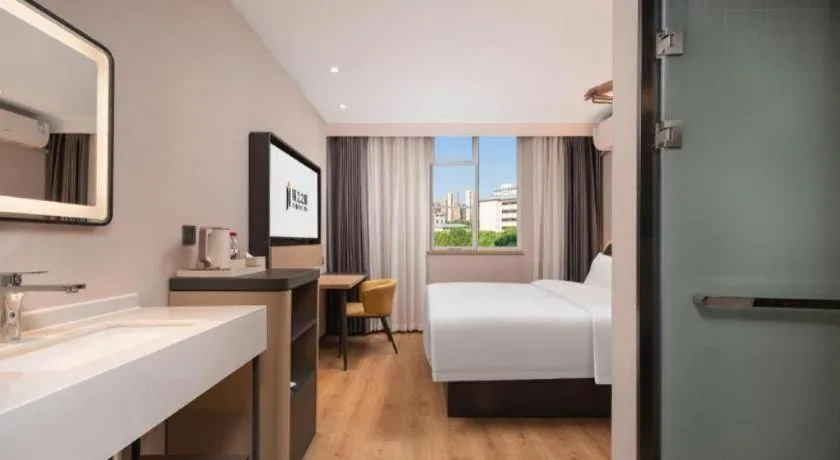 Bed in Jinjiang Inn Wuhan Hanjiang Road Metro Station Jiangtan Pedestrian Street