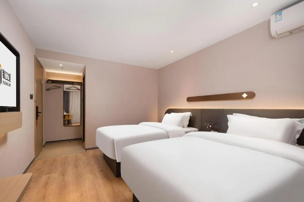 Bed in Jinjiang Inn Wuhan Hanjiang Road Metro Station Jiangtan Pedestrian Street