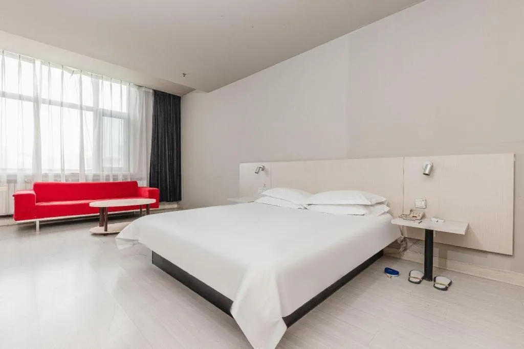Bed in Jinjiang Inn JiNan Daminghu New Scenic Area Lishan Road